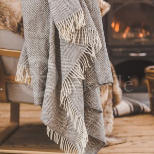 Wool blanket with fringes "Rombeliai" grey